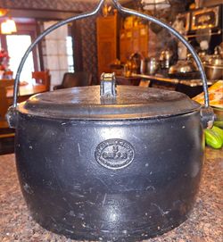 Collectors! British - Cast Iron Cauldron