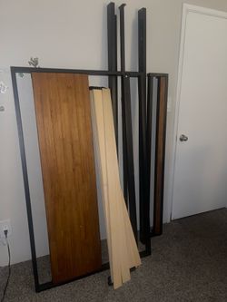 Zinus Queen Bed frame/platform