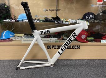 48cm Leader 725 White With Carbon Aero Seat Post $389 Brand