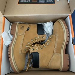 Womens Timberland Waterproof Boot Sz 6 (BRAND NEW)