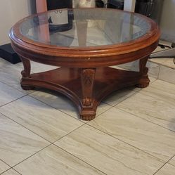 Mesa de sentro en buen estado