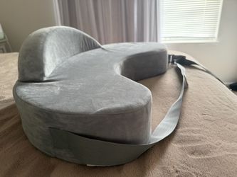 Momcozy breastfeeding pillow
