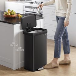 Trash Can, 21 Gallon 