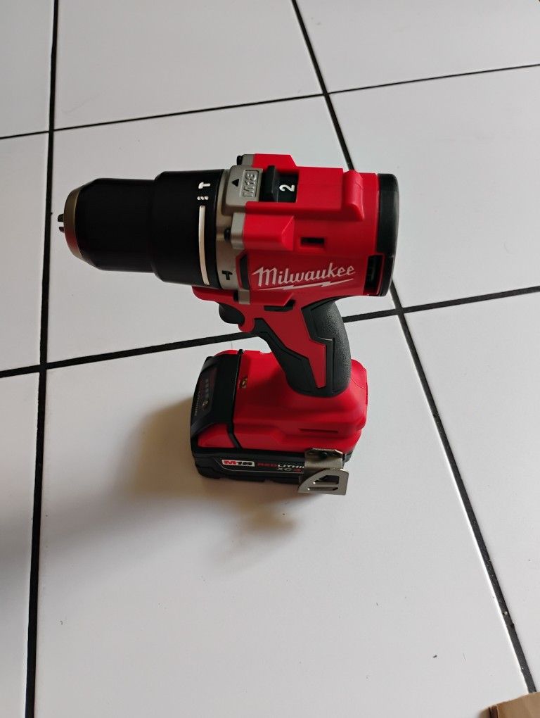 Milwaukee M18 Brushless Taladro Hammerdrill