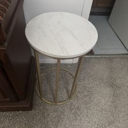 2 Accent Tables 