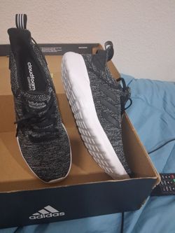 Running tennis shoes