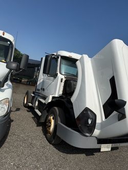 White Semi Truck Cab Day Cab