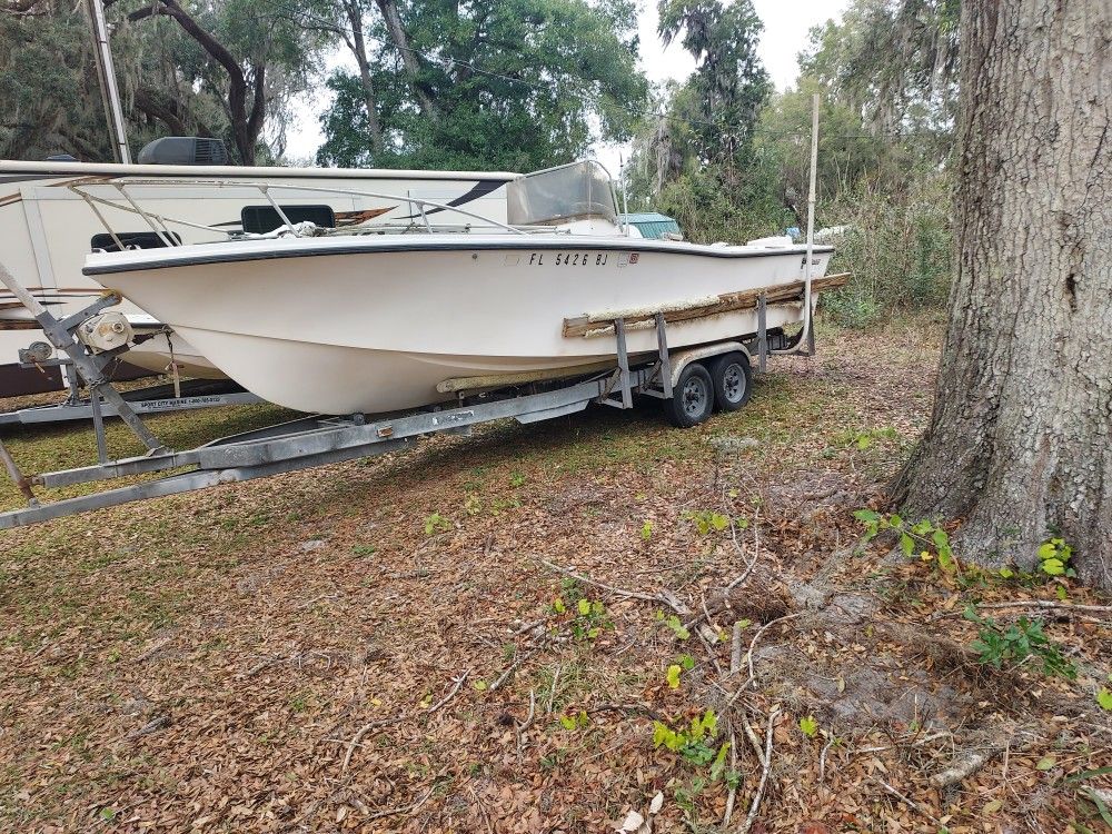 22 Ft Mako Center Console