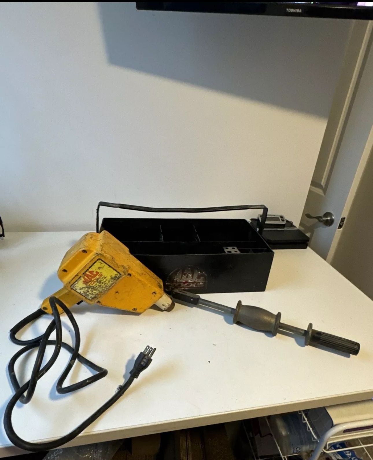 Matco Tools Stud Spotter #5090 with pull hammer