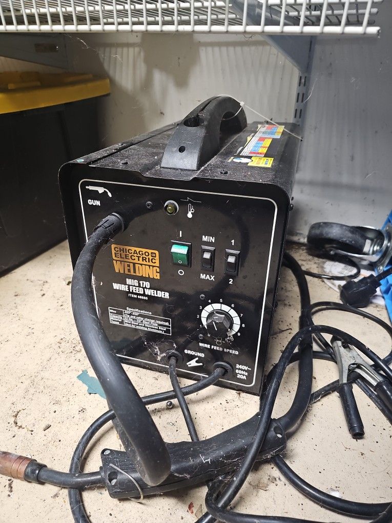 Chicago Electric Welding MIG 170 Wire Feed Welder