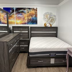 Queen Bedroom Furniture Set with Mirror and Extra Storage