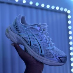 White ASICS Gel-1030