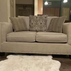 Couch / Loveseat 