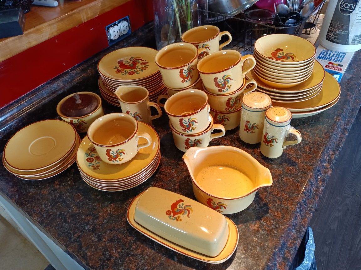 Taylor Smith Reveille Rooster Dish Set