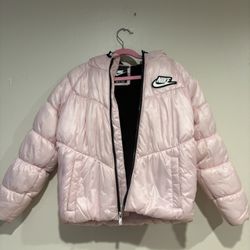 Girls Nike Hooded Puffer Jacket – Size 6X (6–7Y) ✨