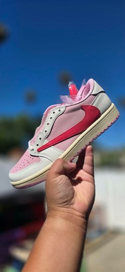 Jordan 1 Retro Low OG SP
Travis Scott Sail Tropical