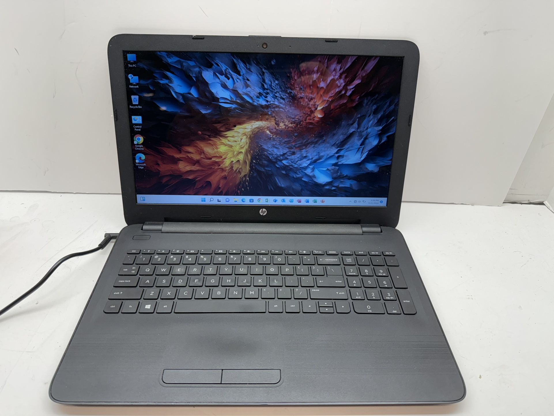 HP Notebook AMD A10-9600P, Radeon R5, 2.40 GHz, 8 GB RAM, 250 GB SSD, Wireless Wifi, Webcam, DVDRW, HDMI, SD, Windows 11 Pro, Office 2019