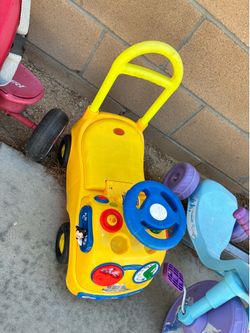 Micky mouse  car needs battery’s