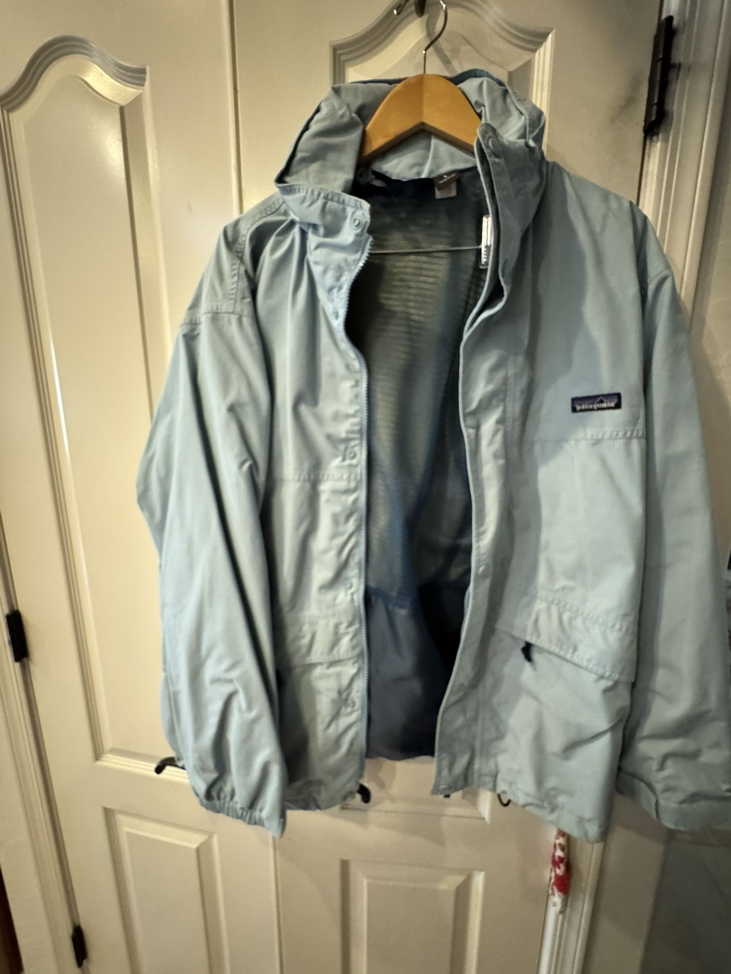 Patagonia Men’s Jacket Size Large,$40