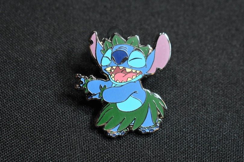 Disney Stitch Hula Skirt Pin