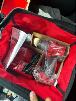 Milwaukee 1/2 impact w. Battery and charger
