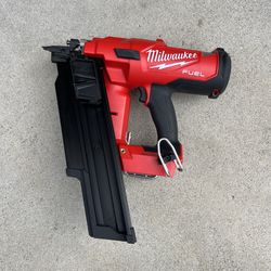 Milwaukee M18 FUEL 3-1/2 in. 18-Volt 21-Degree Lithium-Ion Brushless Cordless Framing Nailer (Tool Only)