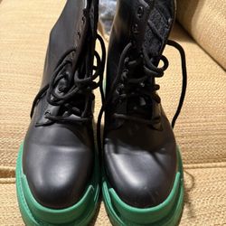 Boots Sz. 6