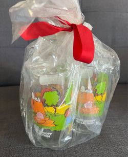 Vintage Set of (4) McDonalds Peanuts Snoopy Glasses New