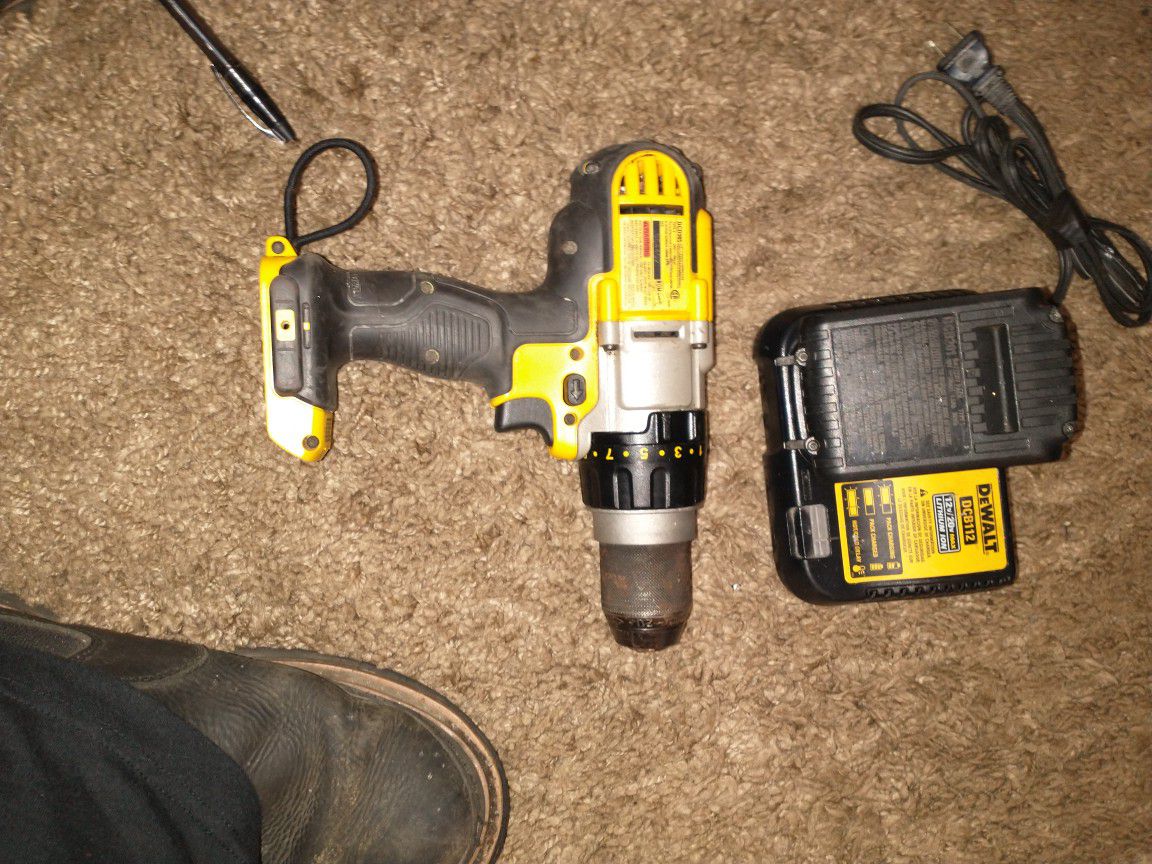 Dcd791 drill with battery and charger
