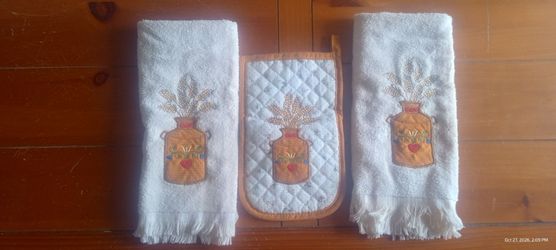 Cute grandma cottage kitchen towels and oven mitten