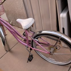 Schwinn Women's Beach Cruise. 10 Speed