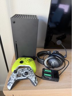 Xbox series x 1TB with 2 controllers, hyper x headset, rechargeable batteries