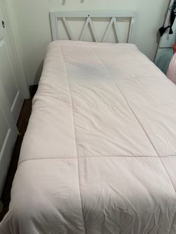 Twin size bed