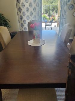 Beautiful 7 piece dining set