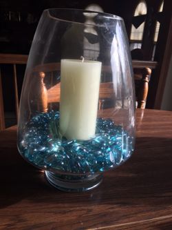 Centerpiece candle holder/vase/candle/glass marbles
