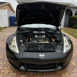 2011 Nissan 370z 70K Miles $4k+ Tasteful Mods