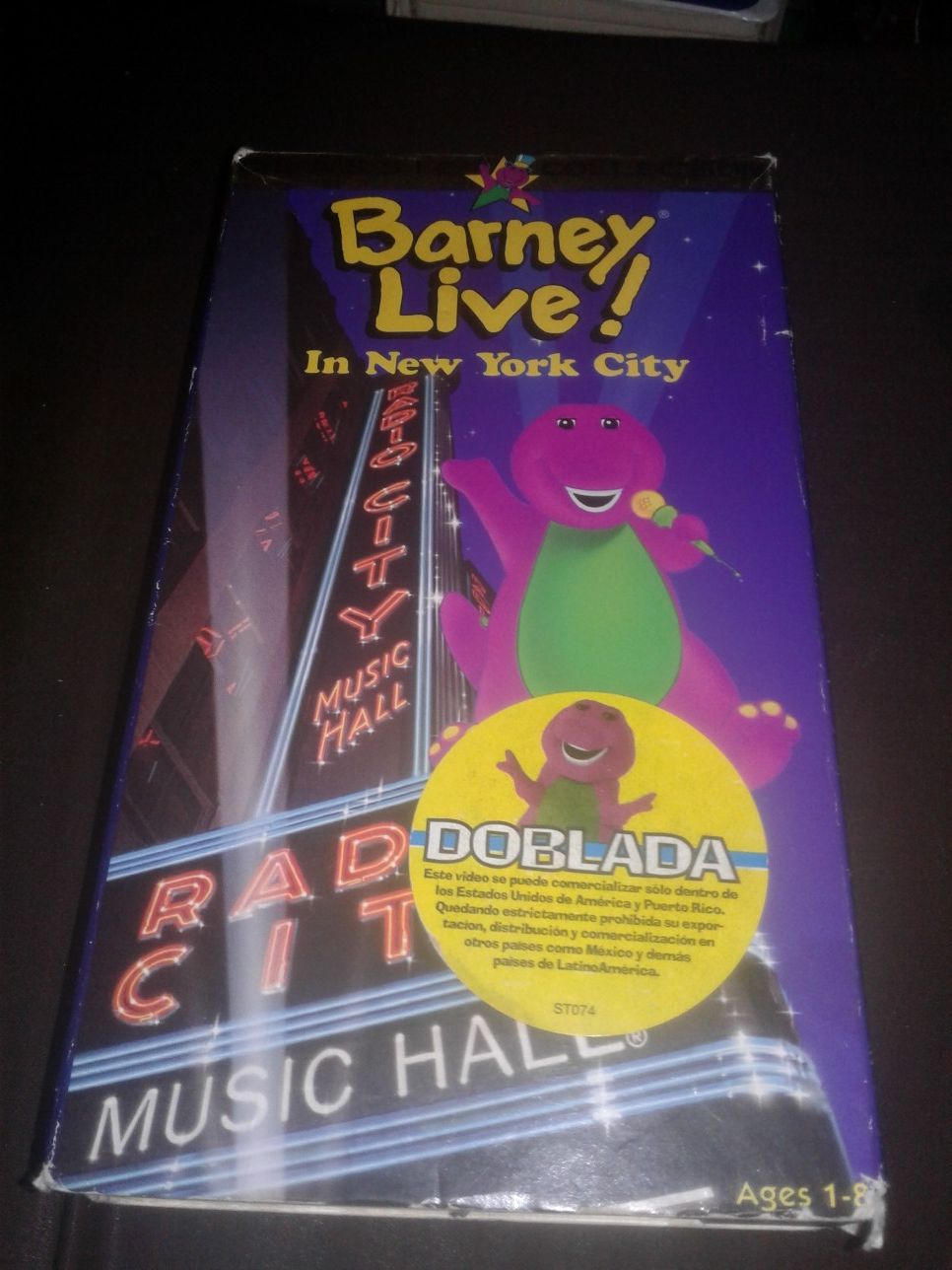 BARNEY LIVE ! IN NEW YORK CITY. VHS TAPE IN SPANISH
