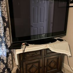 TV  and Stand/small Cabinet 
