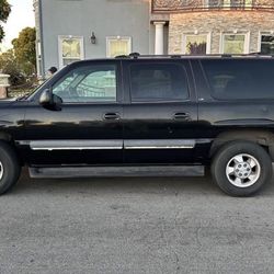 4x4 2002 Chevrolet Suburban LT 175,000 Miles Clean title Smog Check Tags 2026 Cold AC Cloth Gray Seats Good for 8 Passangers No mechanical problems Ru