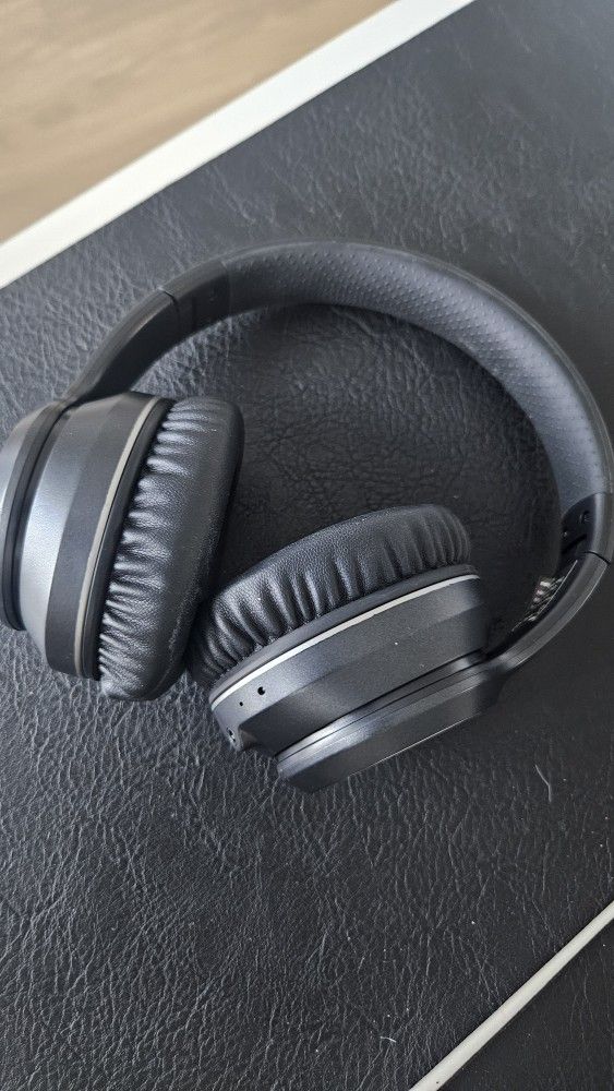 Noisr Cancelling Headphones