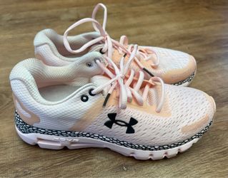 Under Armour HOVR Infinite 2 Women’s Sneakers.  Size 7.5