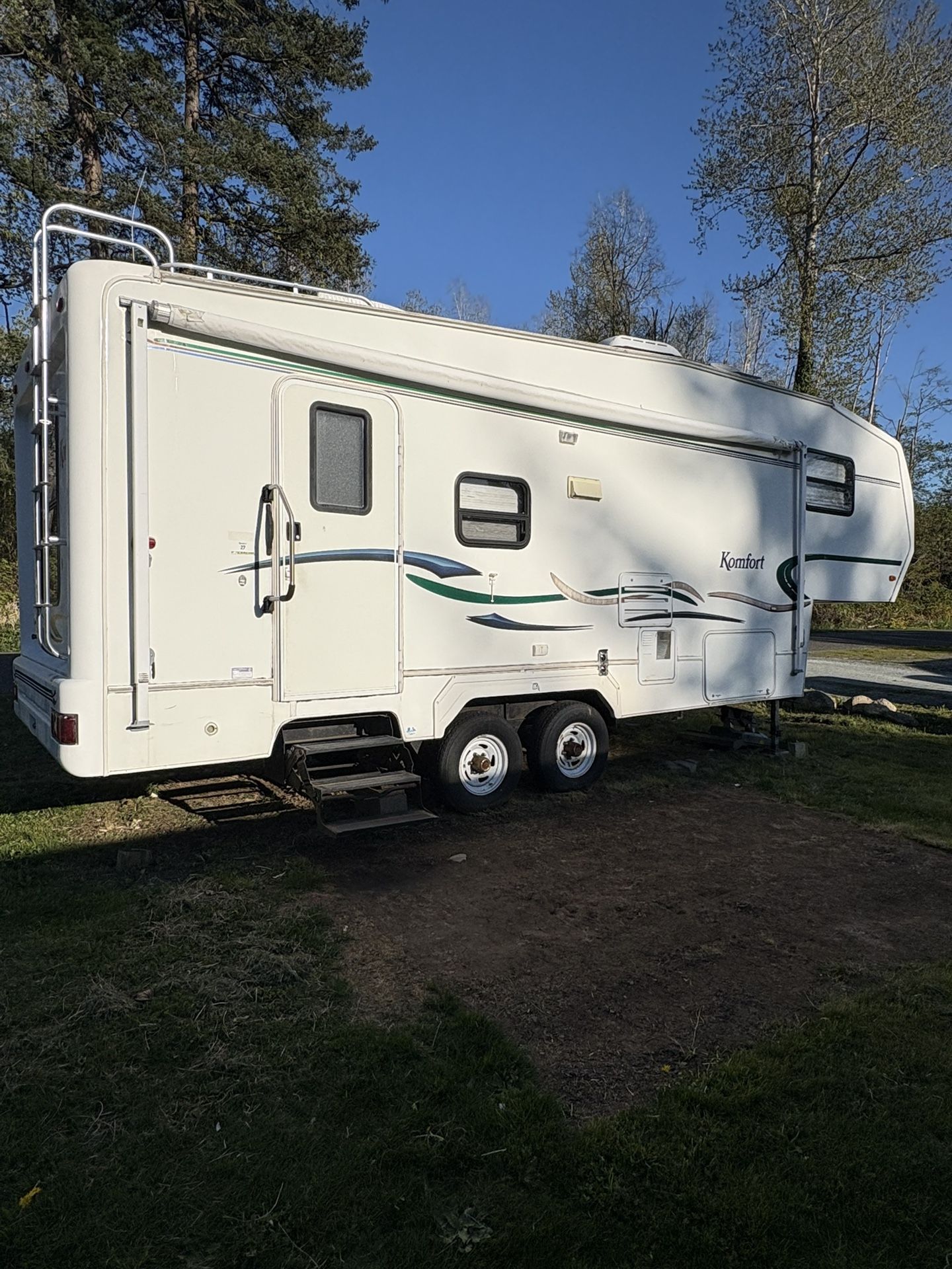 27 Foot 5th Wheel Trailer
