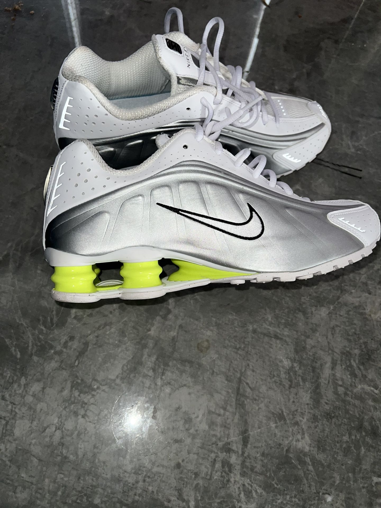 Size 7 In Men/size 9.5 In Female