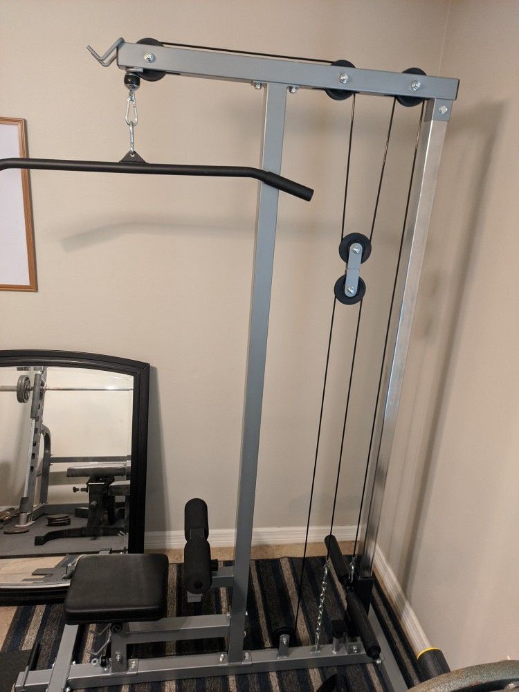 Lat pulldown machine
