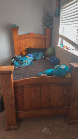 Twin bed no mattress in good condition