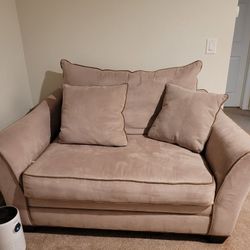 Full Size Loveseat With Ottoman