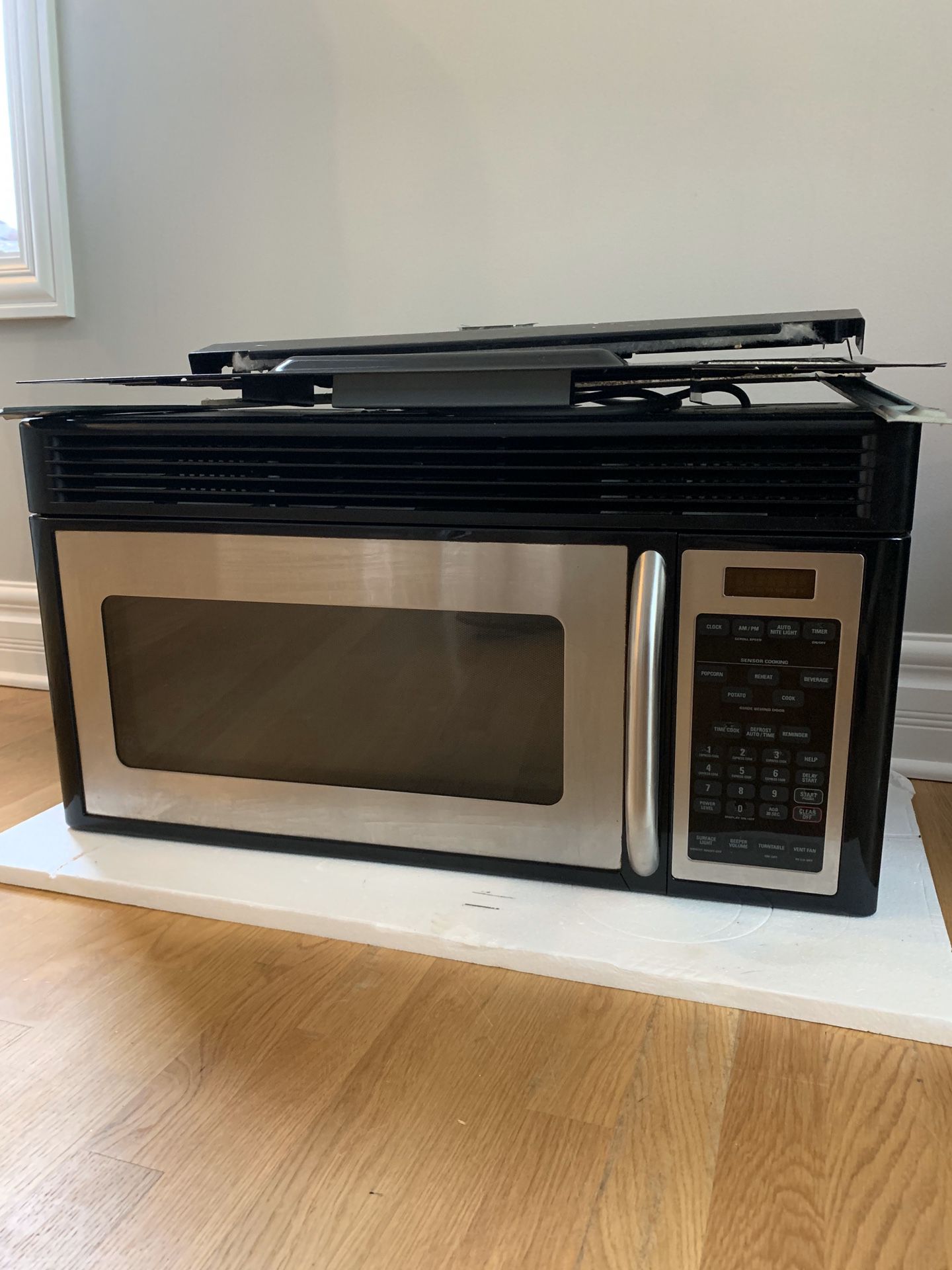 GE Microwave - Sept. 2006 - Stainless Steel - Works Great