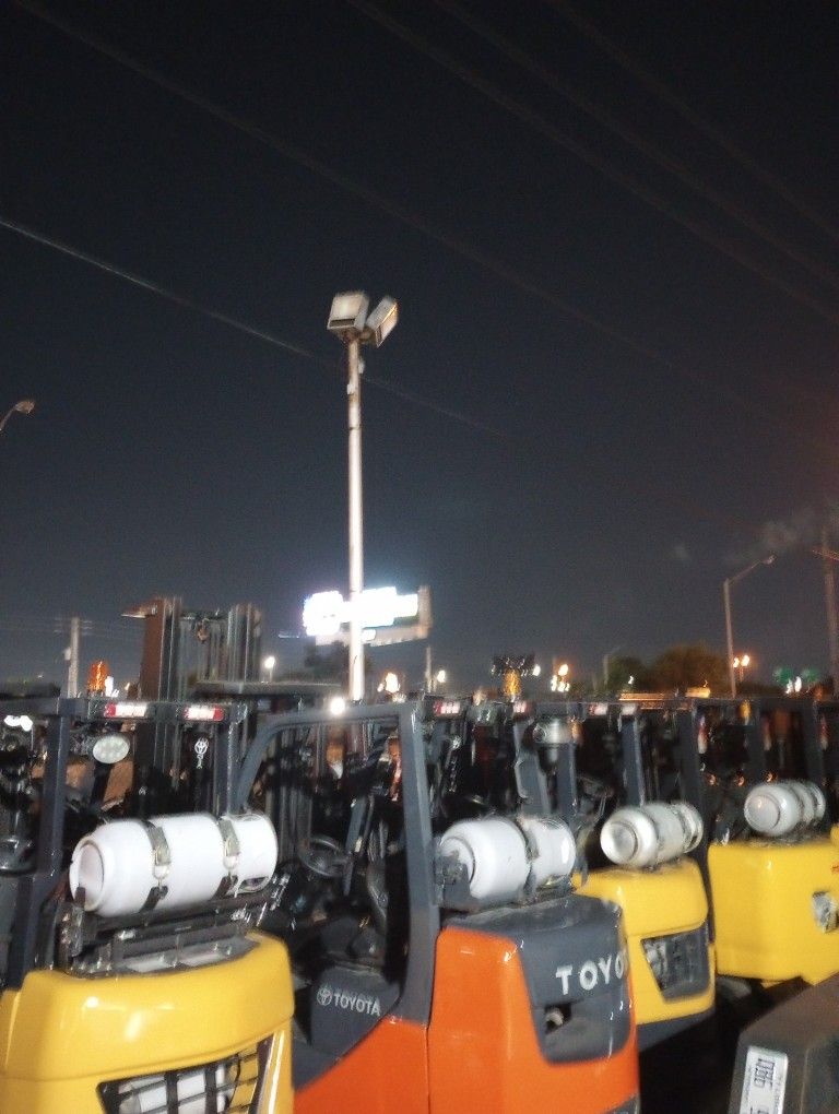 FORKLIFT TOYOTA 2019 5000# Triple M