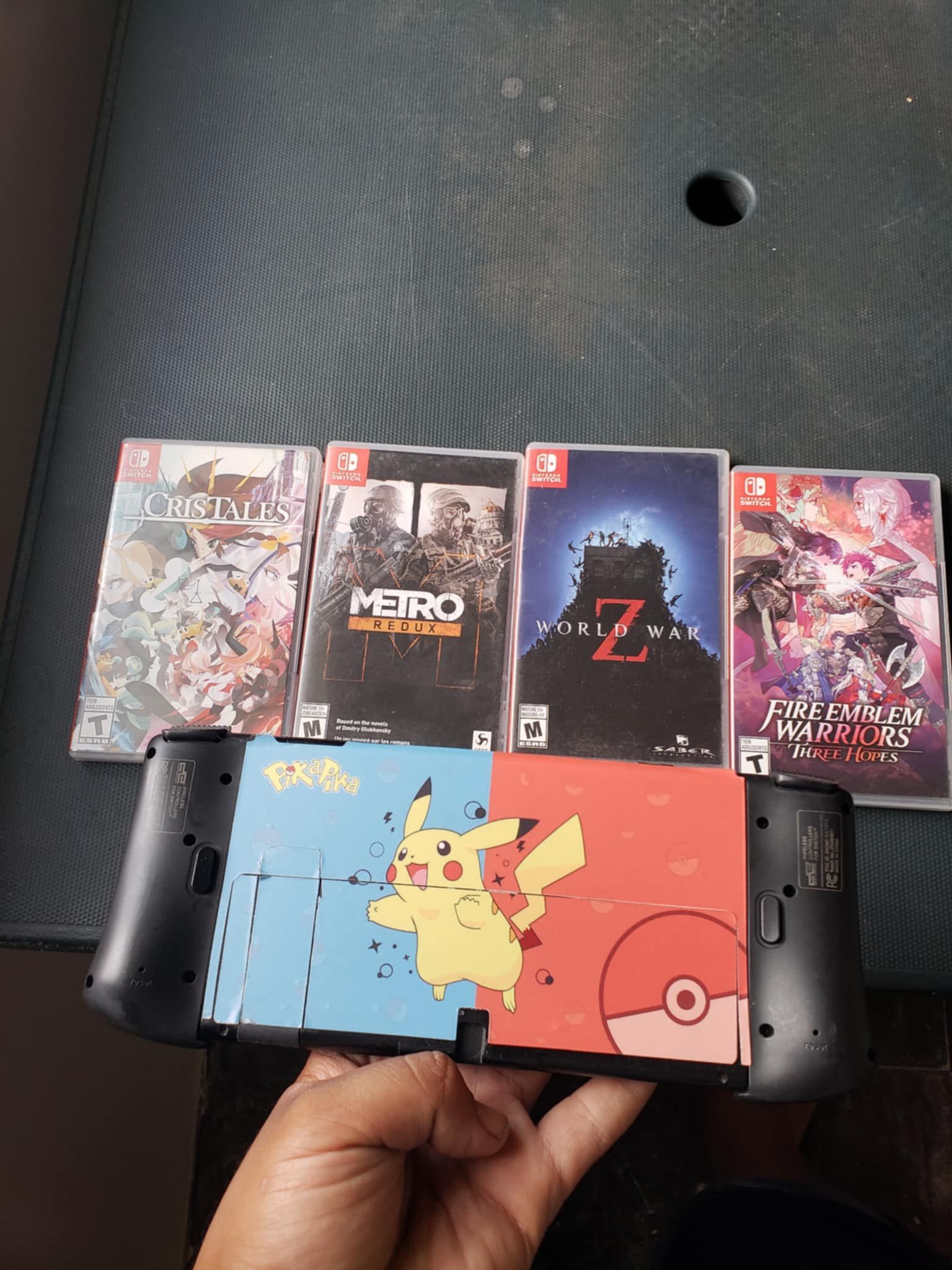 Has super Mario Bros Games installed. Nintendo switch Noo 2018 V1 this is 2020 V2 256GB $220! Or $320! With extra 4 sealed games. Trade are welcome