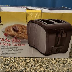 $10 CLOSEOUT 💰💰💰.  BRAND NEW 2 SLICE WIDE SLOT TOASTER.  🍞🥯🥐.  STAINLESS STEEL FINISH.   $10 SALE. 🔥🔥🔥🔥